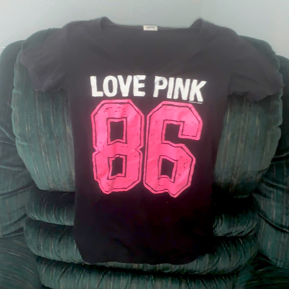 V neck xs Victoria secret shirt good condition